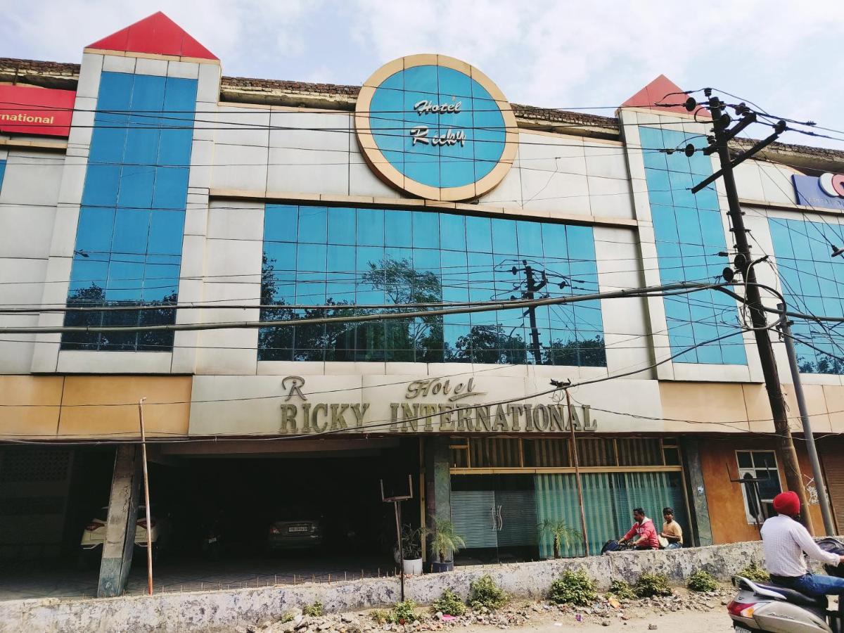 Hotel Ricky International Amritsar Exterior foto